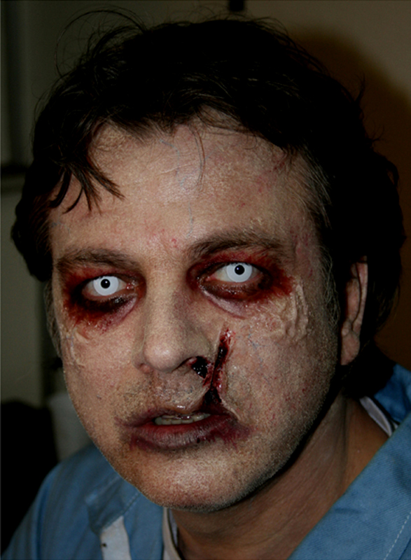 cabine-of-the-dead-design-et-application-maquillage-zombies-2